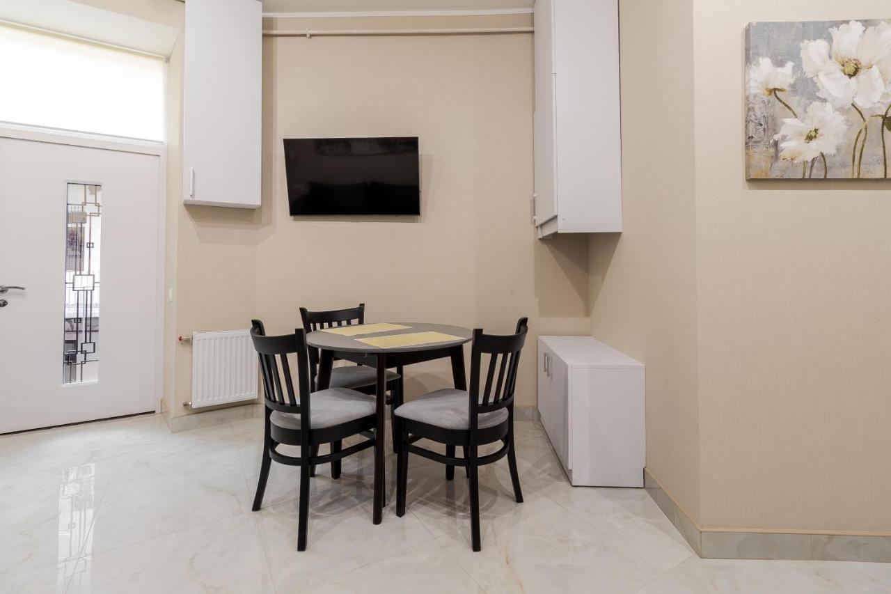 Luxury Flat In Downtown 2 Apartment Lviv Exterior photo